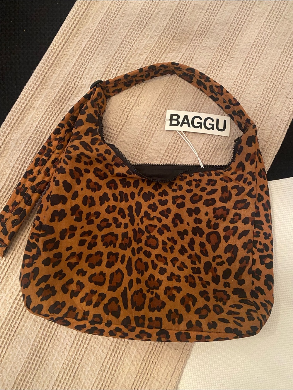 BAGGU Leopard-Print Shoulder Bag in Brown and Black (large)
